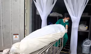 Nhà xác quá tải, Thái Lan phải dùng container đông lạnh chứa thi thể nạn nhân COVID-19