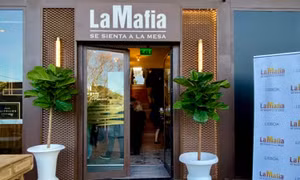 Chuỗi nhà hàng buộc phải đổi tên vì bị cho là ca ngợi mafia