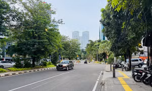 Đường phố vắng vẻ trong ngày đầu tháng lễ Ramadan ở Jakarta