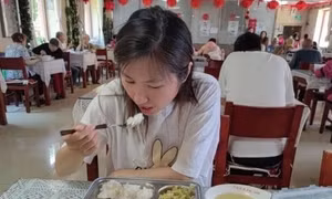 Người phụ nữ 38 tuổi ở Trung Quốc chuyển đến viện dưỡng lão sinh sống vì áp lực công việc