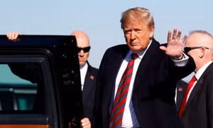 Ông Trump có thể bị mất lương hưu và một số đặc quyền nếu bị phế truất