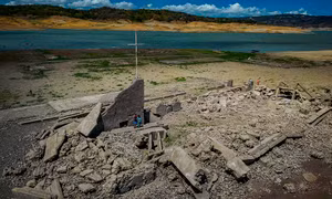 Thị trấn trăm năm tuổi lộ diện khi con đập Philippines cạn nước do hạn hán