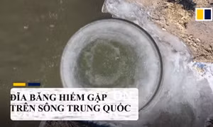  Đĩa băng hiếm gặp xuất hiện trên sông Trung Quốc