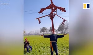 Video người đàn ông 65 tuổi biểu diễn xiếc siêu đỉnh gây 'sốt' ở Trung Quốc