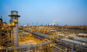 Saudi Arabia đóng đường ống dẫn dầu quan trọng tránh eo biển Hormuz