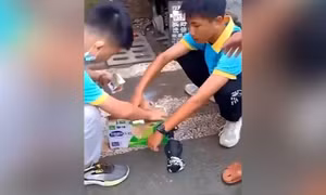 Bị cấm mang đồ ăn vào trường, học sinh cố uống 24 hộp sữa một lúc