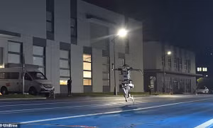 Robot Trung Quốc thách thức giới hạn con người, chạy nhanh hơn Usain Bolt