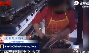 Chuỗi nhà hàng nổi tiếng Trung Quốc nấu thức ăn thừa cho thực khách