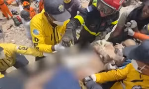 Động đất Venezuela: Giải cứu kỳ diệu hai cha con sau gần 4 ngày mắc kẹt dưới đống đổ nát