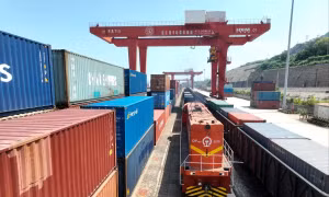 Eo biển Hormuz bị tắc nghẽn, liệu 'Hành lang Trung tâm' có thể thay thế?