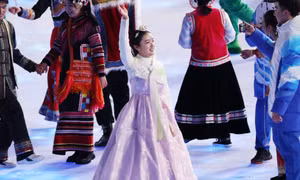 Trang phục hanbok của Hàn Quốc xuất hiện tại Thế vận hội Bắc Kinh gây tranh cãi