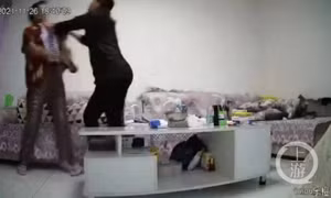 Video con gái ngược đãi mẹ già ở Trung Quốc gây bức xúc