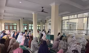 Lễ cầu nguyện đầu tiên của mùa Lebaran tại Indonesia: Lòng nhân ái và sự tha thứ