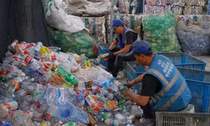 Trung Quốc biến rác thải nhựa thành nhiên liệu máy bay giá rẻ