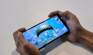 Thiếu niên 17 tuổi kiện chính quyền ban hành quy định cấm chơi game