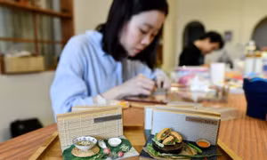 Báo Pháp khen cô gái Việt chế tác 'đồ ăn' tí hon