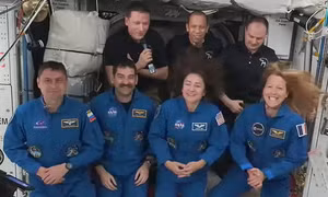 Video tàu vũ trụ của SpaceX ghép nối thành công với trạm ISS