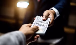 Một số ngân hàng lớn của thế giới bị tố giao dịch ‘tiền bẩn’ suốt nhiều năm 