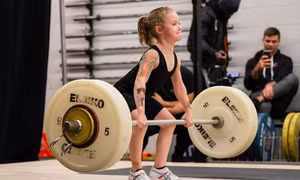 Bé gái 7 tuổi khỏe nhất thế giới có thể nâng tạ 80 kg