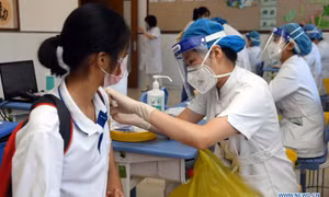 91% học sinh trên 12 tuổi ở Trung Quốc đã tiêm 2 mũi vaccine COVID-19