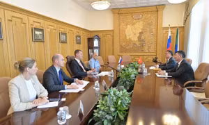Tổng lãnh sự Việt Nam ở Vladivostok thăm và làm việc tại vùng Khabarovsk, Nga