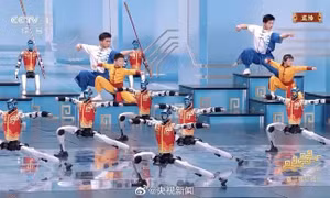 'Võ sư kim loại' Trung Quốc gây sốc với màn biểu diễn kung-fu như phim viễn tưởng