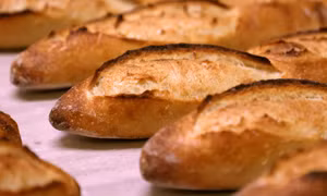 Pháp đề xuất UNESCO công nhận bánh mì baguette là di sản văn hóa phi vật thể