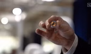 Công ty của tỷ phú Elon Musk sẽ thử nghiệm cấy chip vào não người năm sau