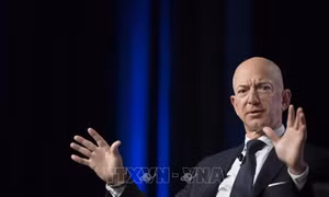 Tỷ phú Jeff Bezos từ chức CEO của Amazon