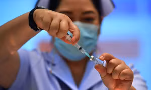 Mối lo bất bình đẳng vaccine khi các bệnh viện tư Thái Lan thu lợi từ việc tiêm chủng