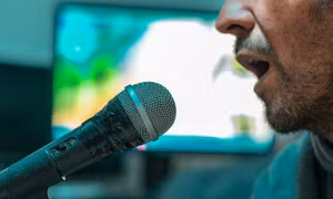 Hát karaoke với giọng quá cao, thanh niên Trung Quốc bị vỡ phổi
