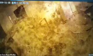 Video nhà hàng Trung Quốc chìm trong biển lửa vì nổ lớn 