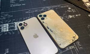Trào lưu kỳ lạ: Đập vỡ iPhone để trông ‘nam tính’ hơn