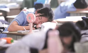 Mất ngủ và vấn đề sức khỏe tâm thần của giới trẻ Trung Quốc