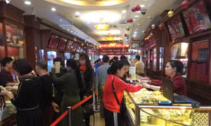 Ngày ‘vía' Thần tài, khách mua vàng tăng đột biến nhưng giá trị không cao