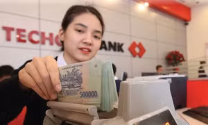 Ngân hàng lại tăng huy động vốn, lãi suất đầu ra có bị ảnh hưởng?