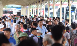 Bến xe đông nghịt người dân rời Thủ đô về quê nghỉ lễ 2/9