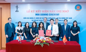 ICAEW và Cục Quản lý, giám sát kế toán, kiểm toán ký kết gia hạn hợp tác 