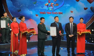 Hơn 31 tỷ đồng ủng hộ mổ tim trong đêm Gala 15 năm ‘Trái tim cho em’
