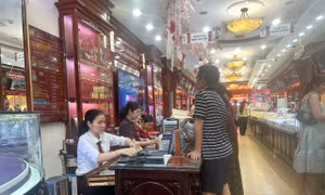 Giá vàng SJC đạt mốc 92 triệu đồng/lượng, tăng mạnh do tâm lý ‘đầu cơ’?