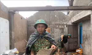Thừa Thiên - Huế: Năm người bị thương, 190 nhà tốc mái do bão Noru