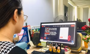 Vay online: Tiền thật, hồ sơ 'rởm' và khách hàng chết đứng