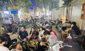 Người dân Thủ đô ùa ra đường kỳ nghỉ lễ Giỗ Tổ Hùng Vương
