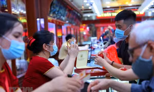SJC trong nước giảm không đáng kể dù vàng thế giới ‘lao dốc’