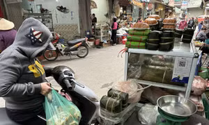 Rằm tháng Chạp: Giá rau, thịt lợn ổn định, sức mua vẫn yếu 