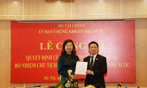 Bà Vũ Thị Chân Phương là Chủ tịch Uỷ ban Chứng khoán Nhà nước 