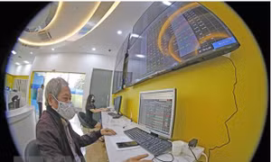 Ưu tiên giải pháp ngắn hạn, minh bạch thông tin để trấn an nhà đầu tư