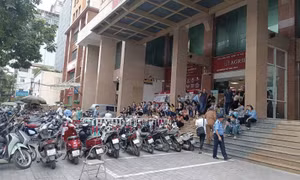 Kiến nghị Bộ Công an xử nghiêm việc tung tin thất thiệt, thuê người xếp hàng gom vàng