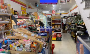 Thực phẩm về kệ chậm, trứng gia cầm khan hiếm