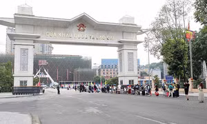 ‘Lợi dụng chính sách miễn thuế, lập danh sách cư dân biên giới để buôn lậu’